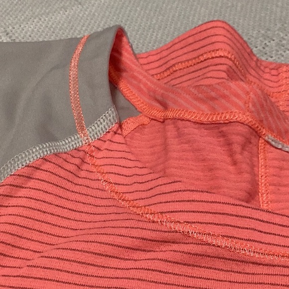 Lululemon athletica top size XS - Picture 9 of 9